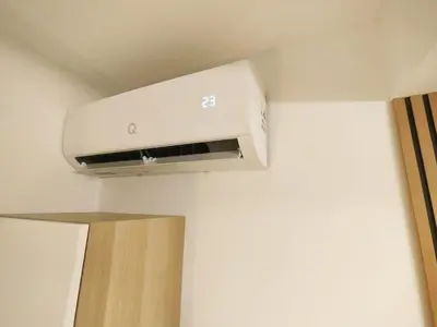 a kitchen with a air conditioner in a room at Studio plein centre Aix-en-Provence in Aix-en-Provence