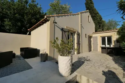 a large white vase with a plant in front of a house at Maison 2 ch en campagne 5 mn du centre en voiture avec possibilité piscine familiale in Salon-de-Provence