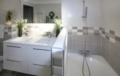 a white bathroom with a sink and a shower at Awesome Home In Morières Les Avignon in Morières-lès-Avignon