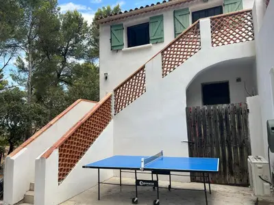 a blue ping pong table in front of a house at Appartement T2 dans le Luberon in Cavaillon