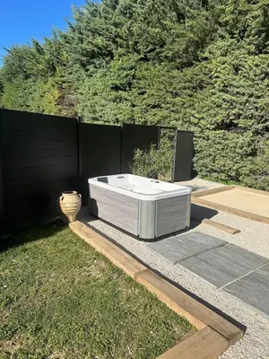 a bath tub sitting on top of a yard at Maison avec jaccuzzi Aix-en-Provence in Aix-en-Provence