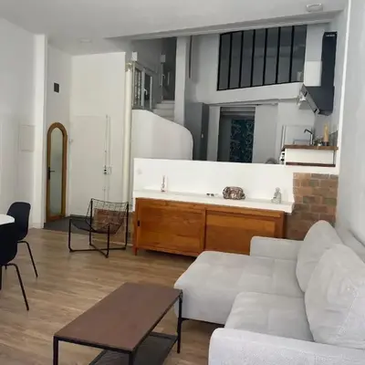 Appartement rénové plein centre
