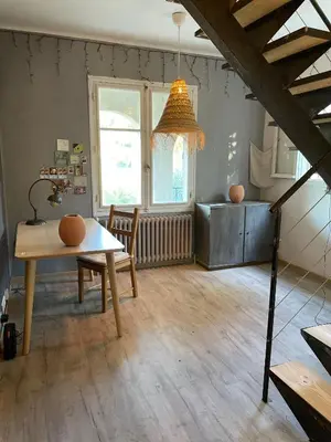 a living room with a table and chairs and a window at Rando Luberon en famille, centre d'Apt à pied in Apt