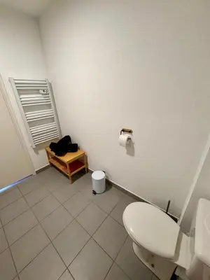 a bathroom with a toilet and a bed in it at Terrasse, clim et piscine à Aix-en-Provence in Aix-en-Provence