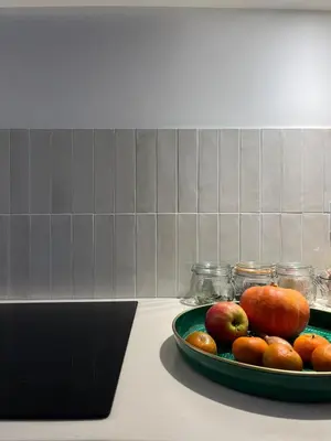 a plate of apples and oranges on a counter top at Appartement cocooning centre ville in Aix-en-Provence