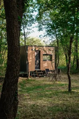 a cabin in the woods with a table and chairs at Homnest - Infusion Provençale - Lisière & Ocres in Viens