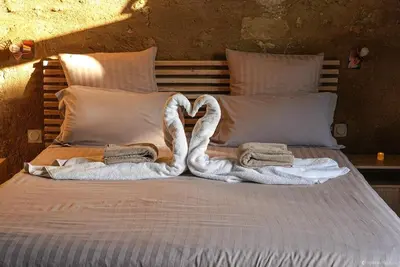 a bed with towels and swans making a heart at Domaine Paradis in Reillanne