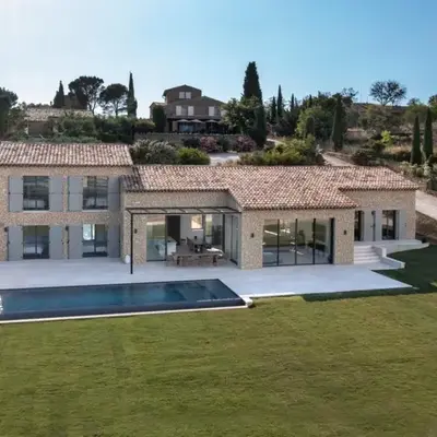 Villa With Panoramic Views And Pool In Gordes