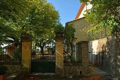 a gate in front of a building with a fence at Appartement Gîte d'Etape Vitrolles en Luberon in Vitrolles-en-Luberon