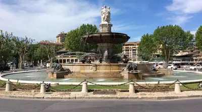 a fountain in the middle of a city at Studio charmant centre historique au calme in Aix-en-Provence