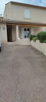 a house with a driveway in front of it at le Jardin de Flore in Manosque