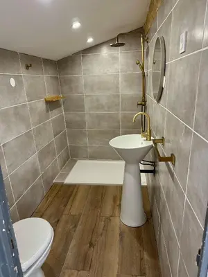 a bathroom with a sink and a toilet and a tub at CARPENTRAS appartement 3e étage situé dans le centre historique in Carpentras