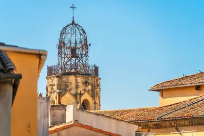 a clock tower on top of a building at Splendide appartement au cœur du centre historique in Aix-en-Provence
