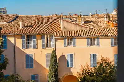 a view of a building with windows and roofs at Splendide appartement au cœur du centre historique in Aix-en-Provence