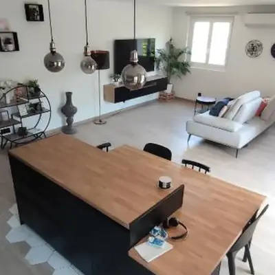 Chic & Cozy 95m Apartment Perfect for Families