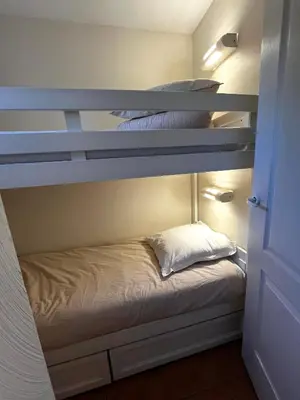 two bunk beds in a room with a bed at Appartement cosy en Provence in Mallemort