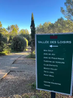 a sign in front of a road at Appartement cosy en Provence in Mallemort