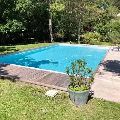 Studio indépendant dans propriété campagne Aixoise terrasse et piscine période estivale