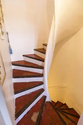 a stairway with brown and white treads at L'escalier gaucher in Lambesc
