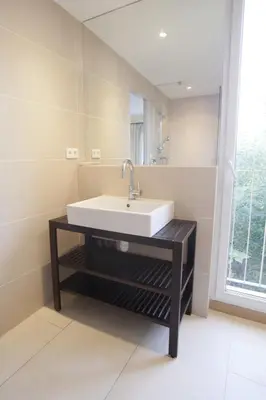 a bathroom with a sink and a mirror at Maison Pertuis Provence in Pertuis