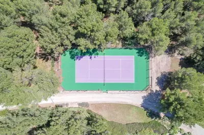 an overhead view of a tennis court with a tennis court at Mas, Padel privé, tennis privé, piscine 22m , Alpilles Provence in Orgon