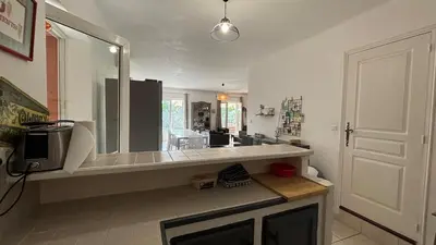 a kitchen with a sink and a counter top at Jolie maison avec piscine , proche du centre de Bédoin in Bédoin