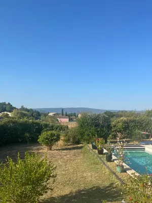 a view of the pool from the garden at Suite privée tout confort in Gargas