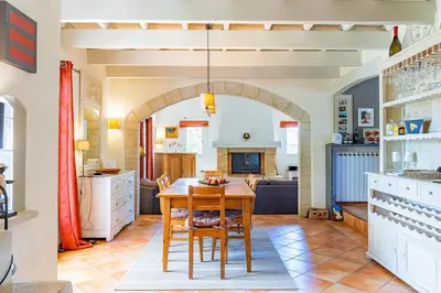 a kitchen with a table and chairs in a room at Villa A l'ombre du Géant climatisée piscine pour 8 personnes in Saint-Pierre-de-Vassols