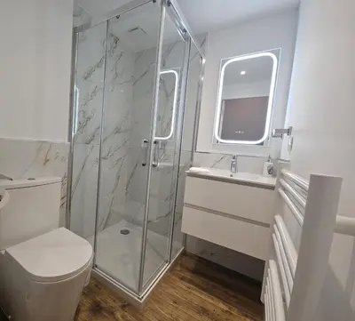 a bathroom with a shower and a toilet and a sink at La Bastide Foch - Appart'Hôtel Calme & Confort Centre Ville in Salon-de-Provence