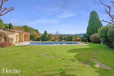 a garden with a swimming pool and a house at Domaine Arterra I Parc privé, Piscine & Tennis in Lauris