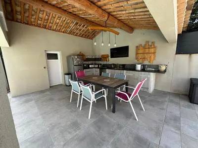 a small bedroom with a bed and a dresser at Charmante Maisonnette T3 avec Jardin Privé in La Motte-dʼAigues