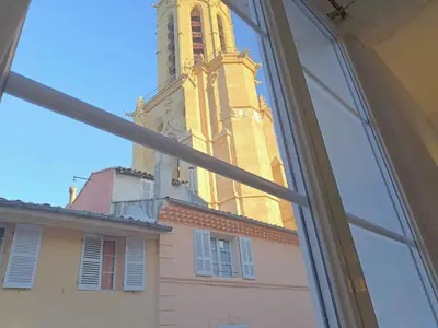 a view of a clock tower from a window at Appartement 1 chambre, 2 lits, vue Cathédrale in Aix-en-Provence
