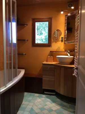 a bathroom with a sink and a mirror and a tub at Belle villa avec piscine, belle vue, calme absolu in Apt
