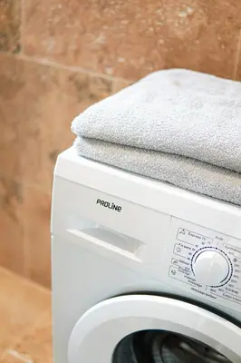 a washing machine with a towel on top of it at L Appartement 1 Chambre - Gîte la Bergerie du Ventoux in Mormoiron