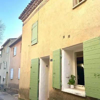 Charmante maison de village avec clim et parking à proximité d'Aix-en-Provence