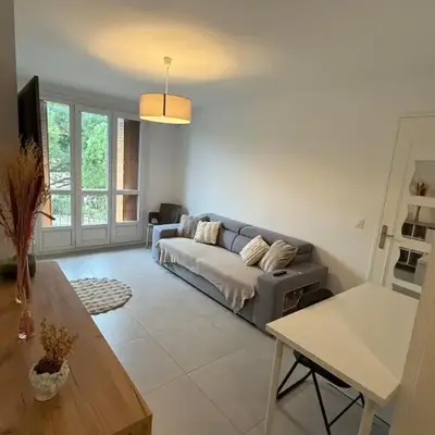 Appartement moderne 3 chambres avec parking sécurisée