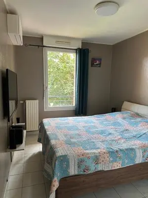 a bedroom with a bed and a window at Calme T2, Wifi, Proche centre et sites culturels, Vue magnifique in Aix-en-Provence