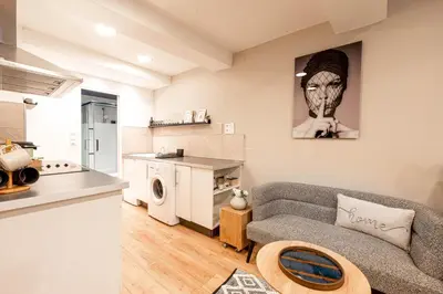 a living room with a couch and a kitchen at Appartement Aix centre ville in Aix-en-Provence
