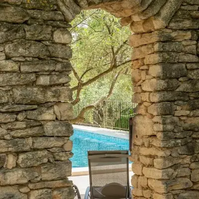 Authentic Provencal farmhouse with pool for rent in Provence - L'Evasion