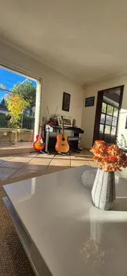 two guitars sitting on the floor next to a piano at Villa de charme avec piscine et jacuzzi en Provence in Châteauneuf-de-Gadagne