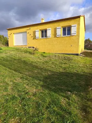 a yellow house on top of a grassy hill at Villa Sérénité Jardin et Calme in Revest-du-Bion