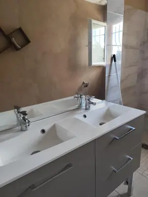 a bathroom with two sinks and a mirror at Villa Sérénité Jardin et Calme in Revest-du-Bion