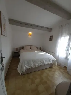 a bedroom with a white bed and a window at C' Cosy in Entraigues-sur-la-Sorgue