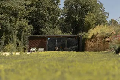 an old truck sitting in the middle of a field at Sous les étoiles du Luberon, Tiny House, Ménerbes in Ménerbes