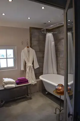 a bathroom with a bath tub and a sink at Le Clos de Lucie in Lagnes