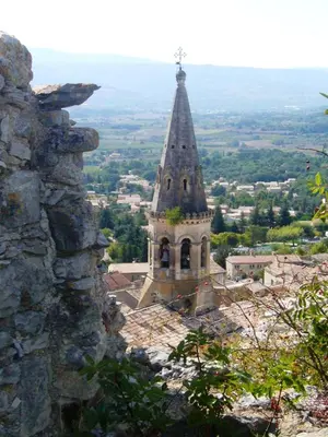 a church on top of a hill with a view at Les Cerises in Saint-Saturnin-les-Apt