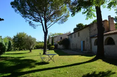 a picnic table in the grass next to a building at Campagne Chastel in Aix-en-Provence