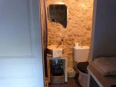 a small bathroom with a sink and a toilet at Petit studio Le Pigeonnier à 5 mn de Lourmarin in Puyvert