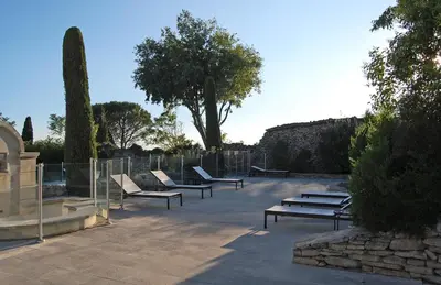 a group of benches sitting on a patio at Cyprès du Paradis à Gordes in Gordes