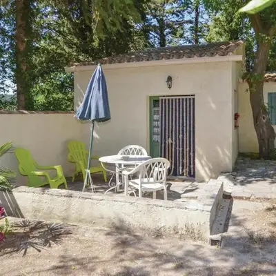 Amazing Home In Crillon Le Brave